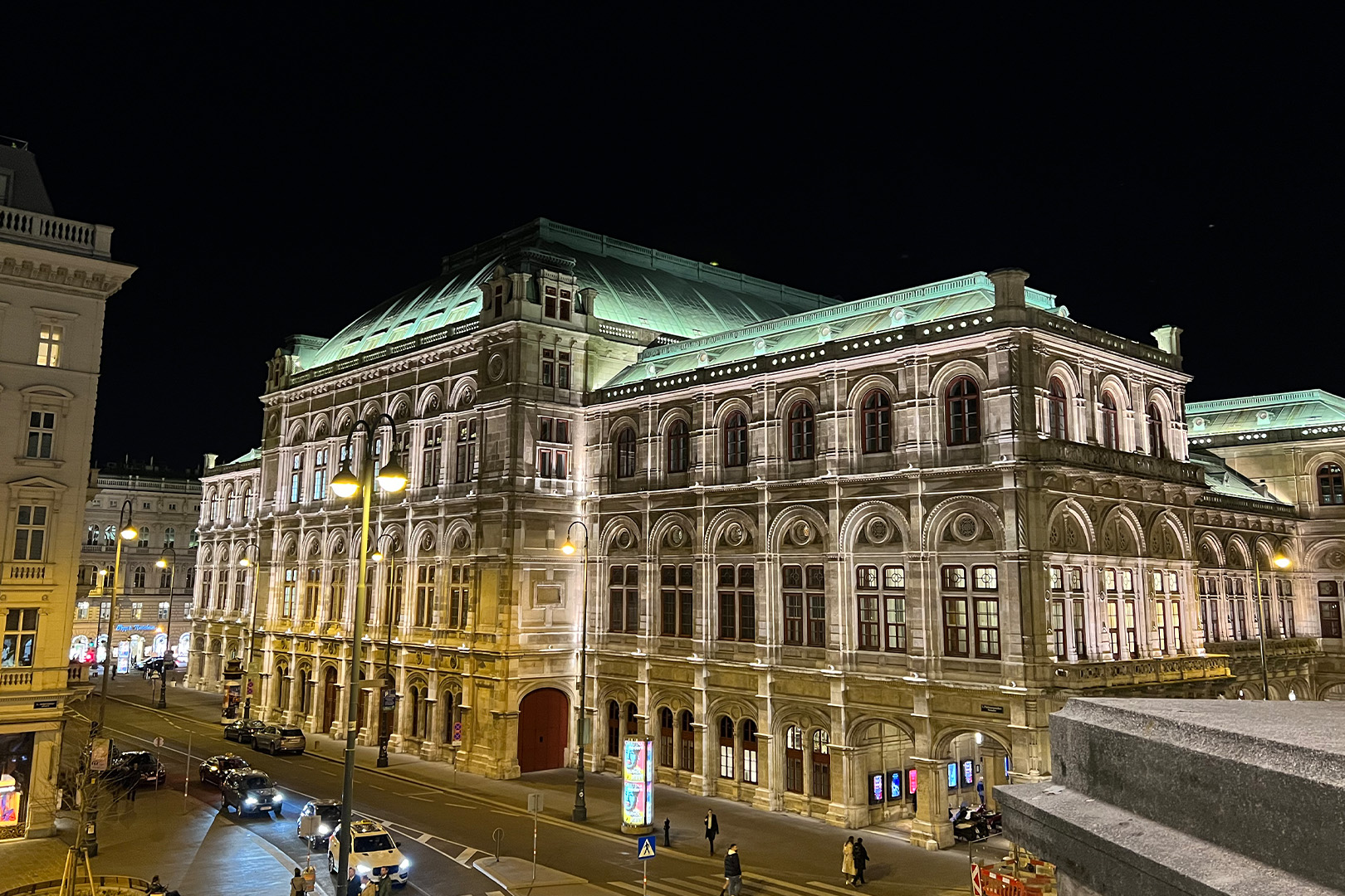 Die Staatsoper in Wien bei Nacht