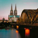 Kölner Dom in der Abenddämmerung