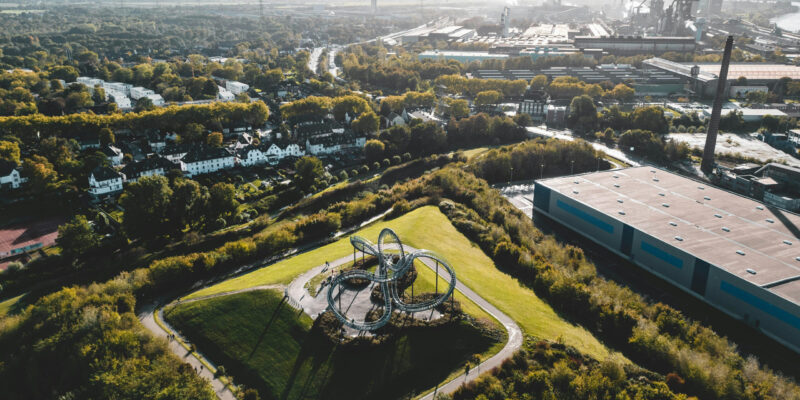 Begehbare Skulptur Tiger and Turtle – Magic Mountain in Duisburg